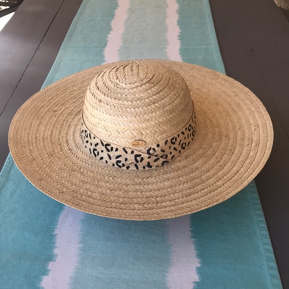 Liz Claiborne Accessories - Liz Claiborne, straw beach hat. NWT